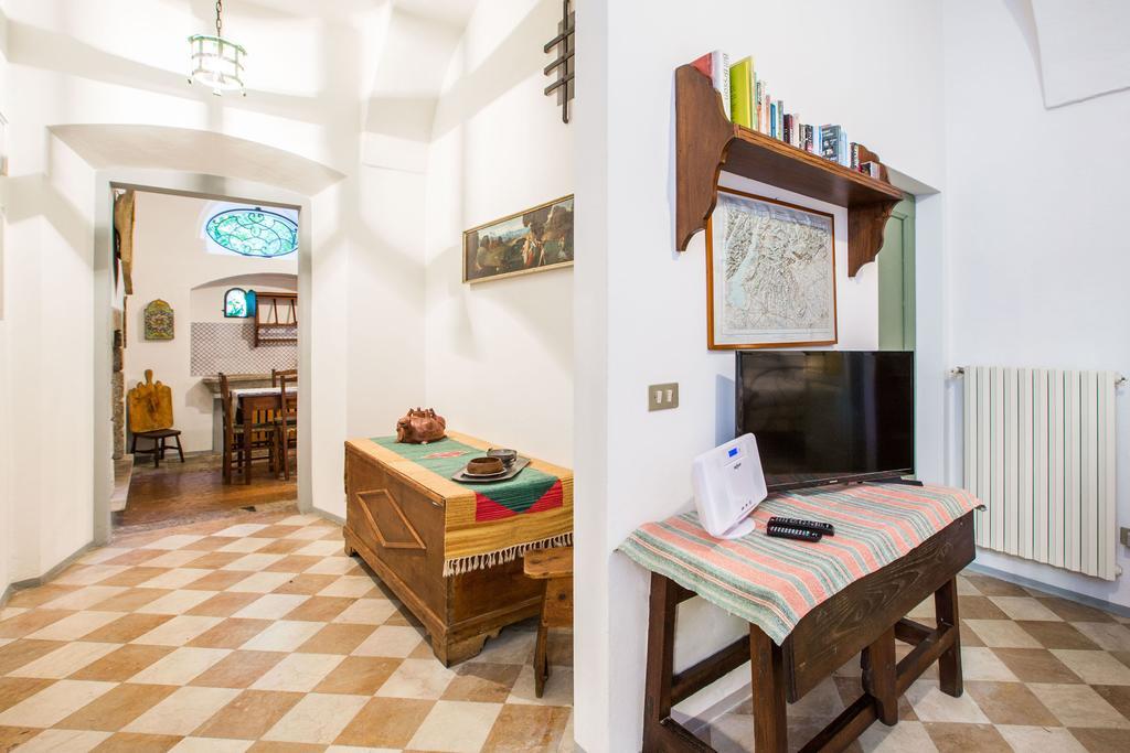 Il Batti Apartment Water Front And Private Beach Тосколано Мадерно Екстериор снимка