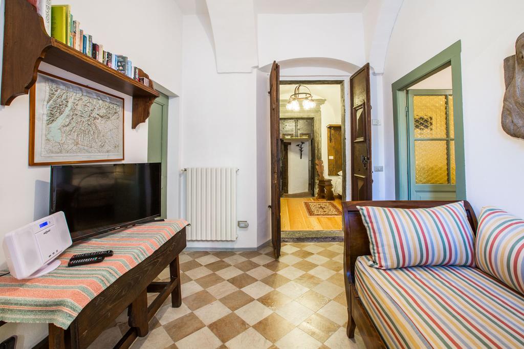 Il Batti Apartment Water Front And Private Beach Тосколано Мадерно Екстериор снимка
